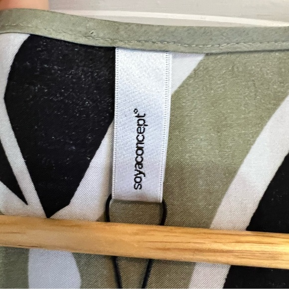 NWT Soyaconcept satin leaf print sleeveless top with shoulder ties size XS - Picture 10 of 11